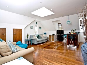 Living area - A stylish apartment set in an idyllic location in Watergate Bay. (Watergate Bay)