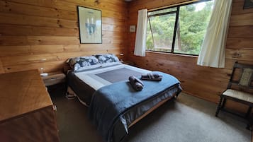 2 bedrooms, iron/ironing board, travel crib, free WiFi