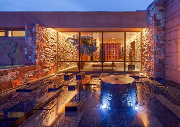 Spa - Luxury Resort Living in Santa Fe, heated pool, hot tubs, 360 mountain top views (Santa Fe)