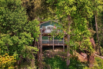 Southfork Cottage - Big Mountain Views - Cute Mother's Day Getaway