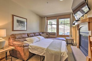 1 bedroom, iron/ironing board, Internet, bed sheets - Cozy Ski-In/Ski-Out Winter Park Resort Condo! (Winter Park)