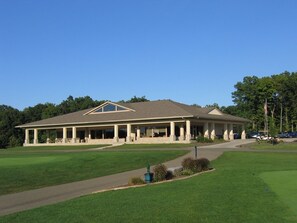 Exterior - Apple Valley Lake, Pool and Beaches! Guest Passes available for a fee! (Howard)