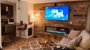Smart TV, fireplace, Netflix, Hulu