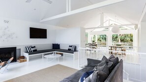 Fernseher, Stereoanlage