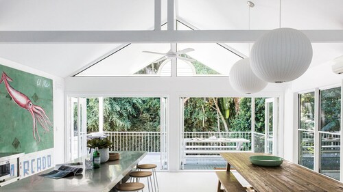 POOL - TENNIS COURT - WALK TO BEACH & SHOPS - FAMILIES