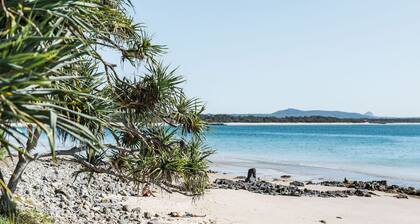 POOL - TENNIS COURT - WALK TO BEACH & SHOPS - FAMILIES