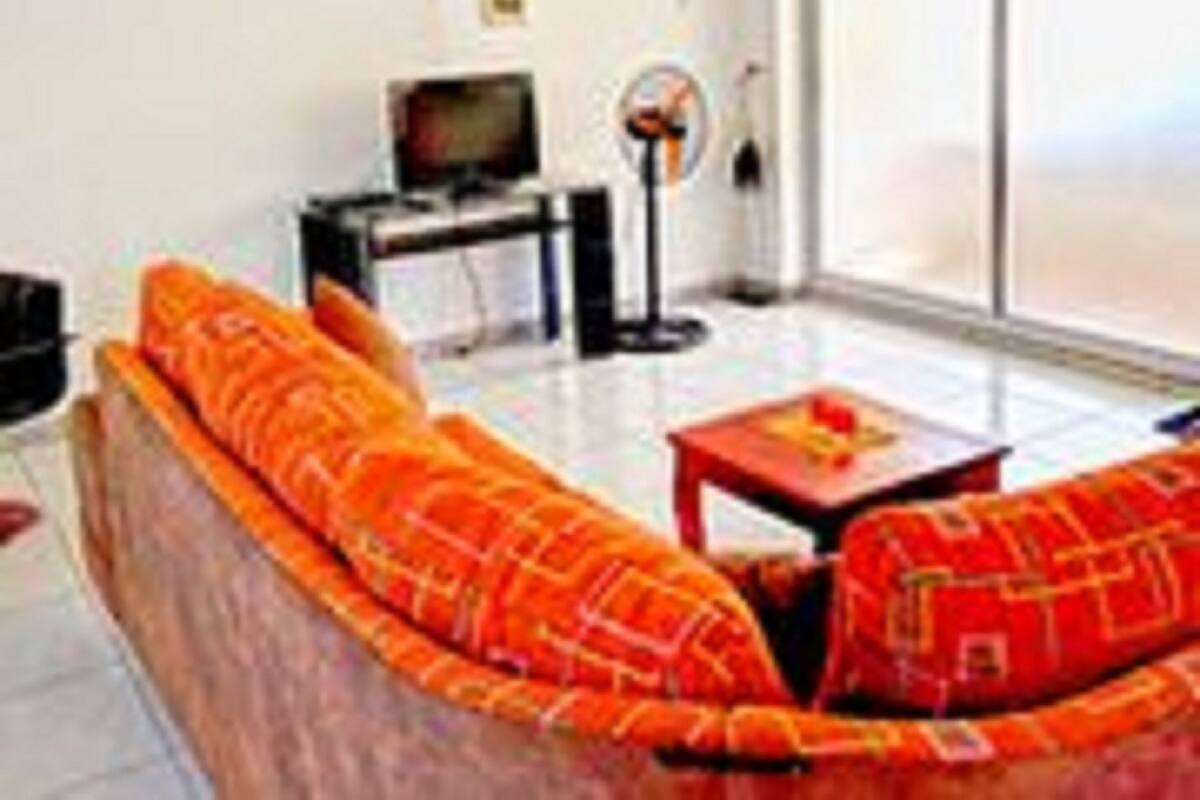 Cottage Comfort, pemandangan kebun | Brankas, tirai kedap cahaya, setrika/meja setrika, dan Wi-Fi gratis