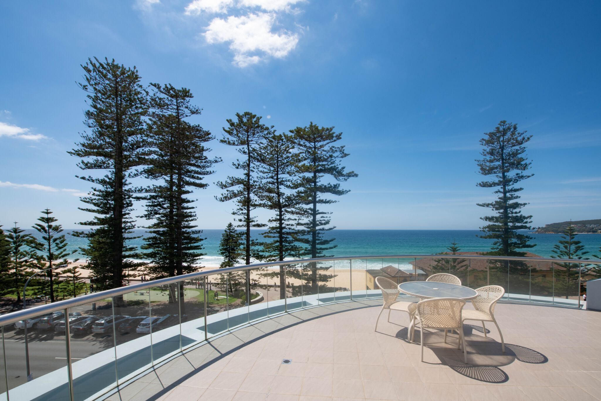 BEACHSIDE BEAUTY IN MANLY- PENTHOUSE APT 18