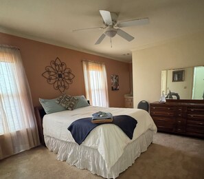 3 bedrooms, desk, iron/ironing board, free WiFi - An Invitation to OASIS Lavallet in Beautiful Pensacola w/ covered POOL (Pensacola)