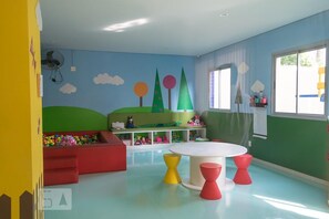 Children’s area - Beautiful apartment with 3 bedrooms and 2 suites. (Cidade Nova)