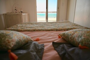 5 bedrooms, iron/ironing board, free WiFi, bed sheets - MAGNIFICENT SEA FRONT VILLA (Valras-Plage)
