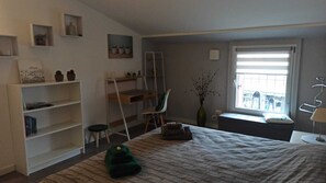 1 bedroom, iron/ironing board, bed sheets - in the center but quiet (Thiene)