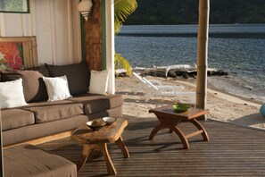 Property grounds - Beach Villa Cook - Robinson's Cove (Papetoai)