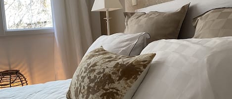 2 chambres, fer et planche à repasser, Wi-Fi, draps fournis