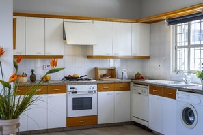 Villa, 4 Bedrooms, Sea View, Beachfront | Private kitchen