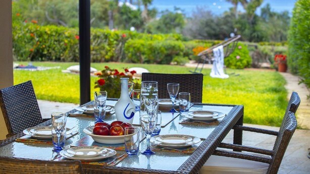 Villa, 4 Schlafzimmer, Meerblick, Strandnähe | Essbereich im Zimmer