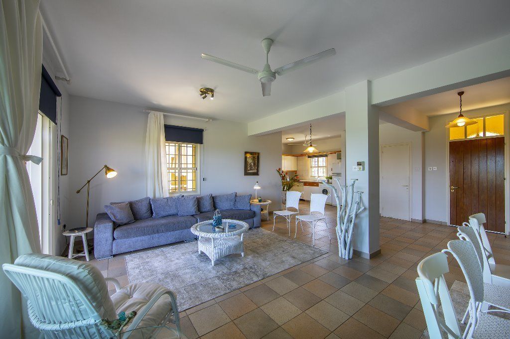 Villa, 4 habitaciones, vista al mar, frente al mar | Sala de estar | Televisión de pantalla plana 