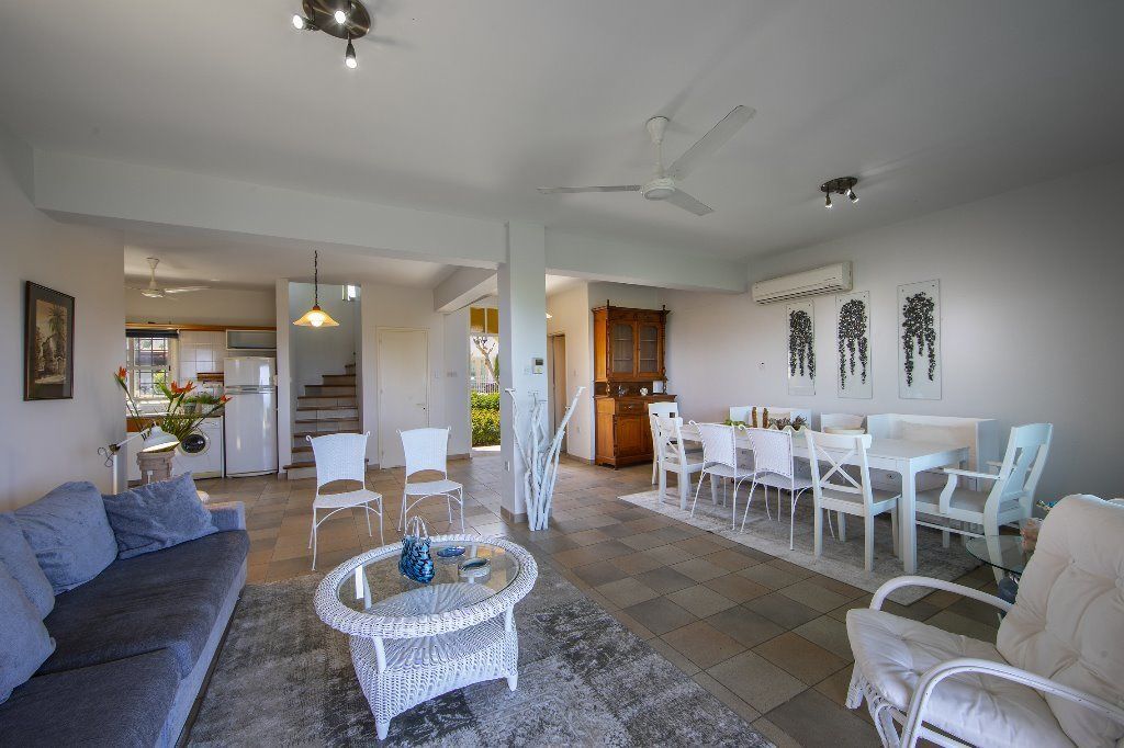 Villa, 4 habitaciones, vista al mar, frente al mar | Área de sala de estar | Televisión de pantalla plana 