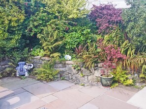 Property grounds - Old Orchard Cottage near Eden (Trethurgy, near St Austell)