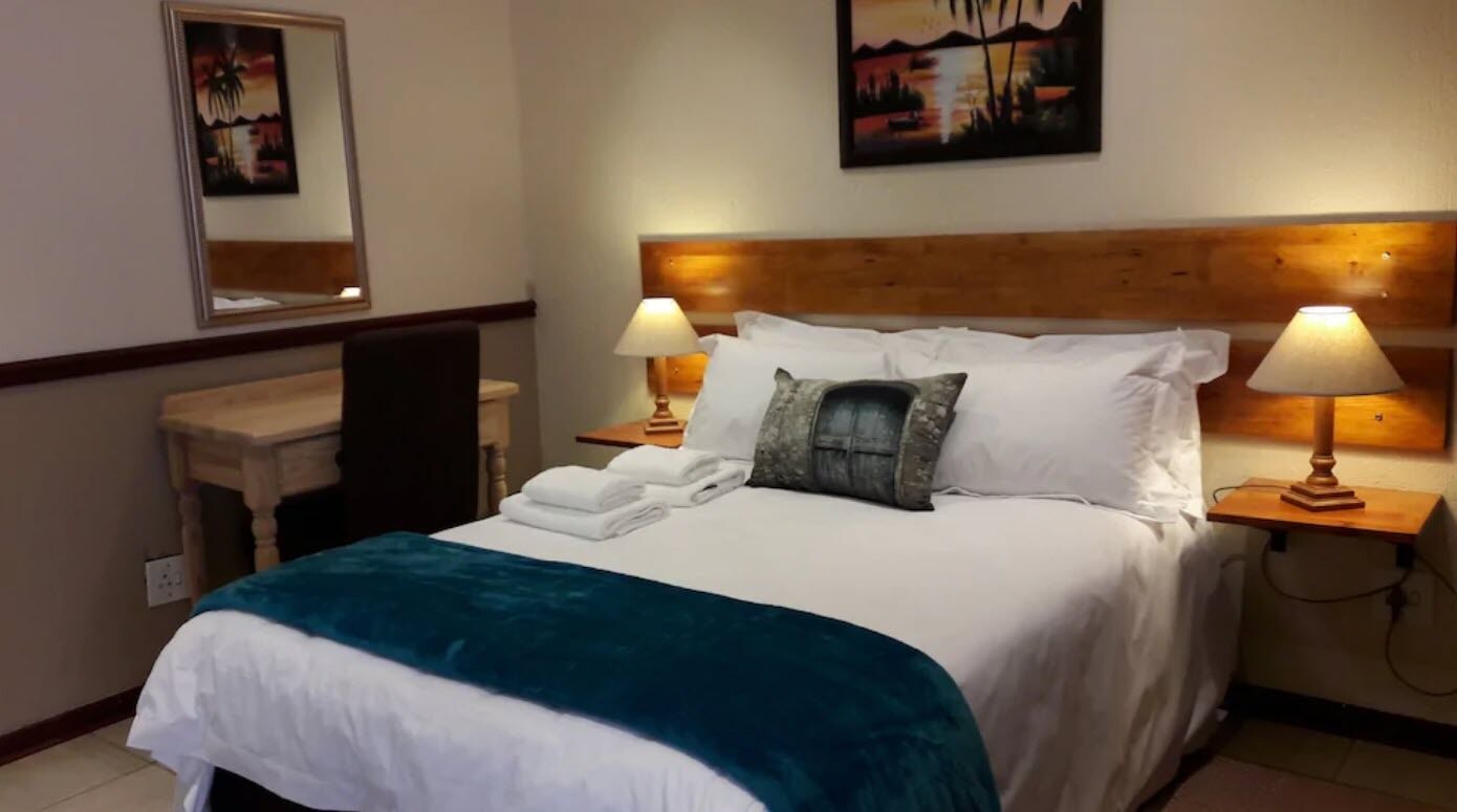 Phòng đôi, quang cảnh hồ bơi | Minibar, két bảo mật tại phòng, trang trí khác biệt 