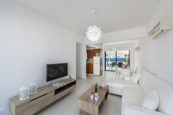 Villa | Living area | Flat-screen TV - Protaras Villa Nicol 16 (Paralimni)