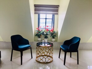 Flat-screen TV - May House Hotel (Ha Long)