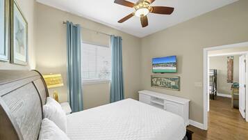 3 bedrooms, iron/ironing board, WiFi, bed sheets