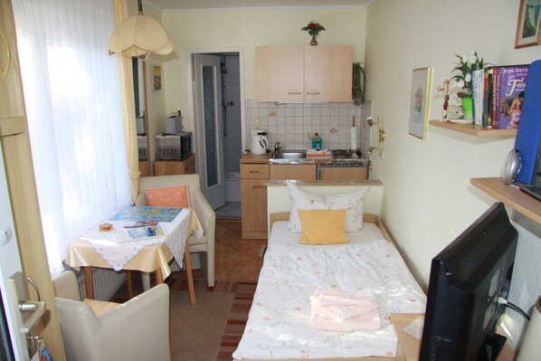1 bedroom, WiFi, bed sheets