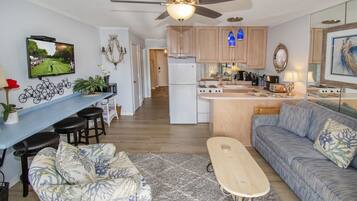 Een smart-tv en boeken