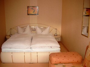 1 dormitorio, cuna de viaje, wifi y ropa de cama