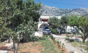 Exterior - Enjoy by the Sea (lower apartment) (Cesarica)