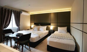 皇家双床房 | 特色装修、特色家居、笔记本电脑工作区、遮光窗帘