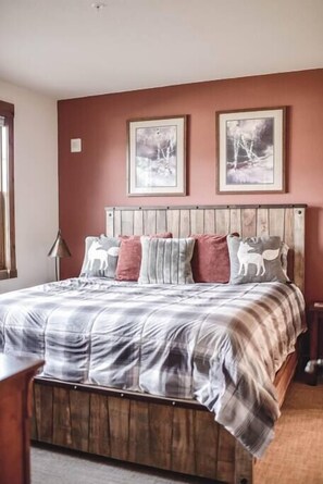 2 bedrooms, iron/ironing board, travel crib, free WiFi - Grey Fox 2 bed/2bath~SLEEPS 5~Ski-in/Ski-out ;Granby Ranch/Winter Park (Granby)