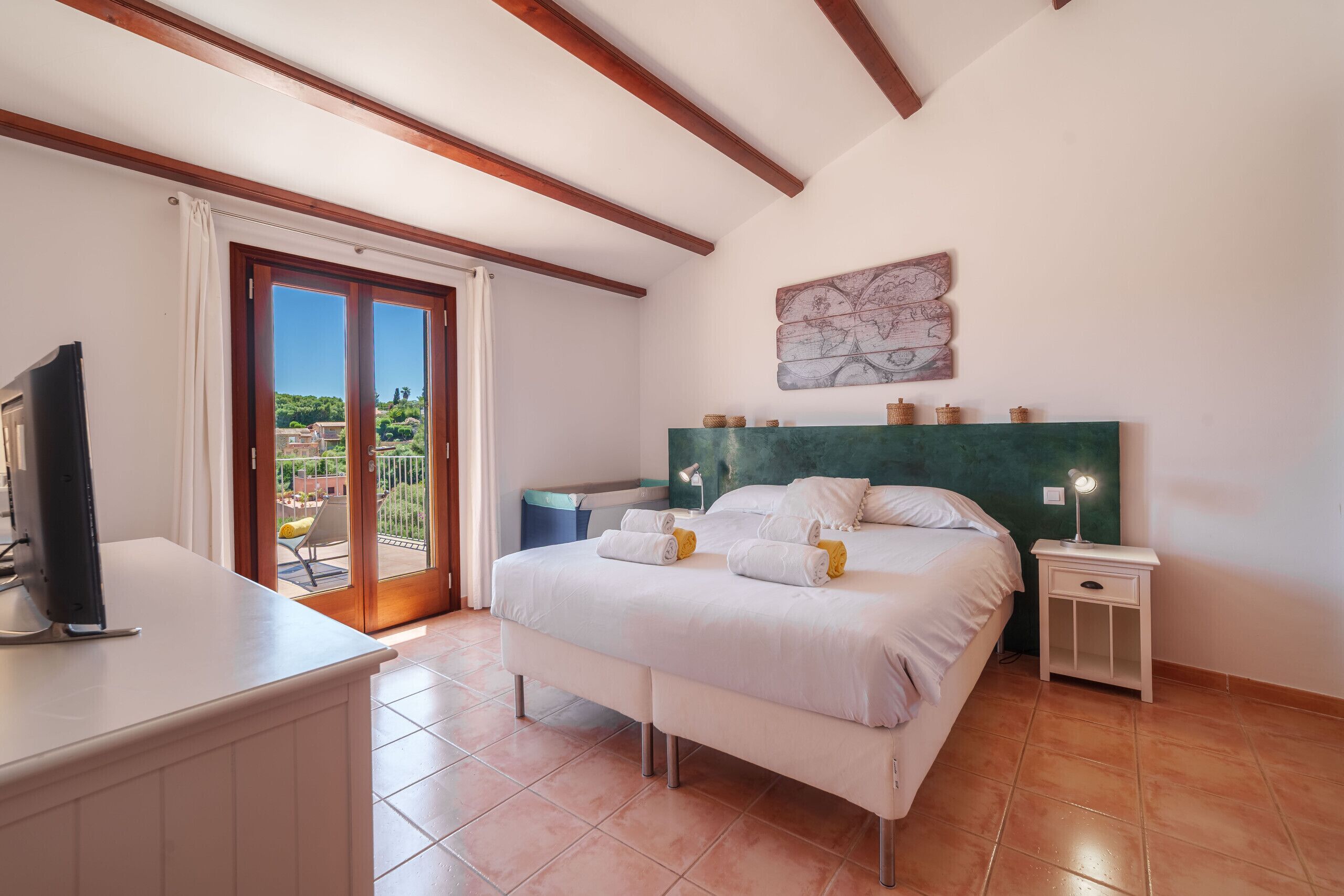 2 bedrooms, iron/ironing board, travel crib, free WiFi