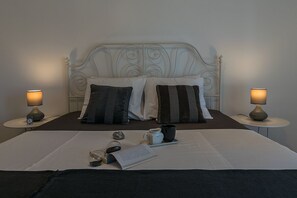 3 عدّة غرف نوم ومكواة/لوح كي وواي فاي وملاءات أسرّة