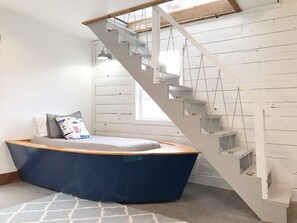 المنشأة من الداخل