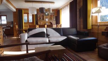 TV, fireplace, DVD player