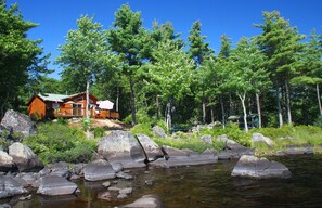 Exterior - House Eagle Cove - Cottage right on the shore of Ponhook Lake (LaBelle)