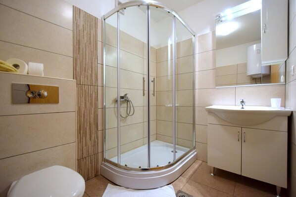 Apartment, 2 Bedrooms (on the first floor (bijeli)) | Bathroom | Towels, toilet paper