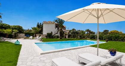 1 - House by the sea with pool near Cefalù