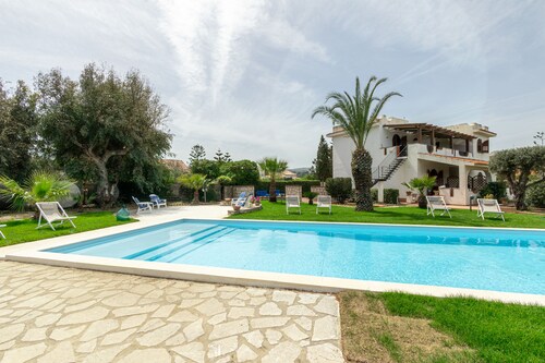 1 - House by the sea with pool near Cefalù