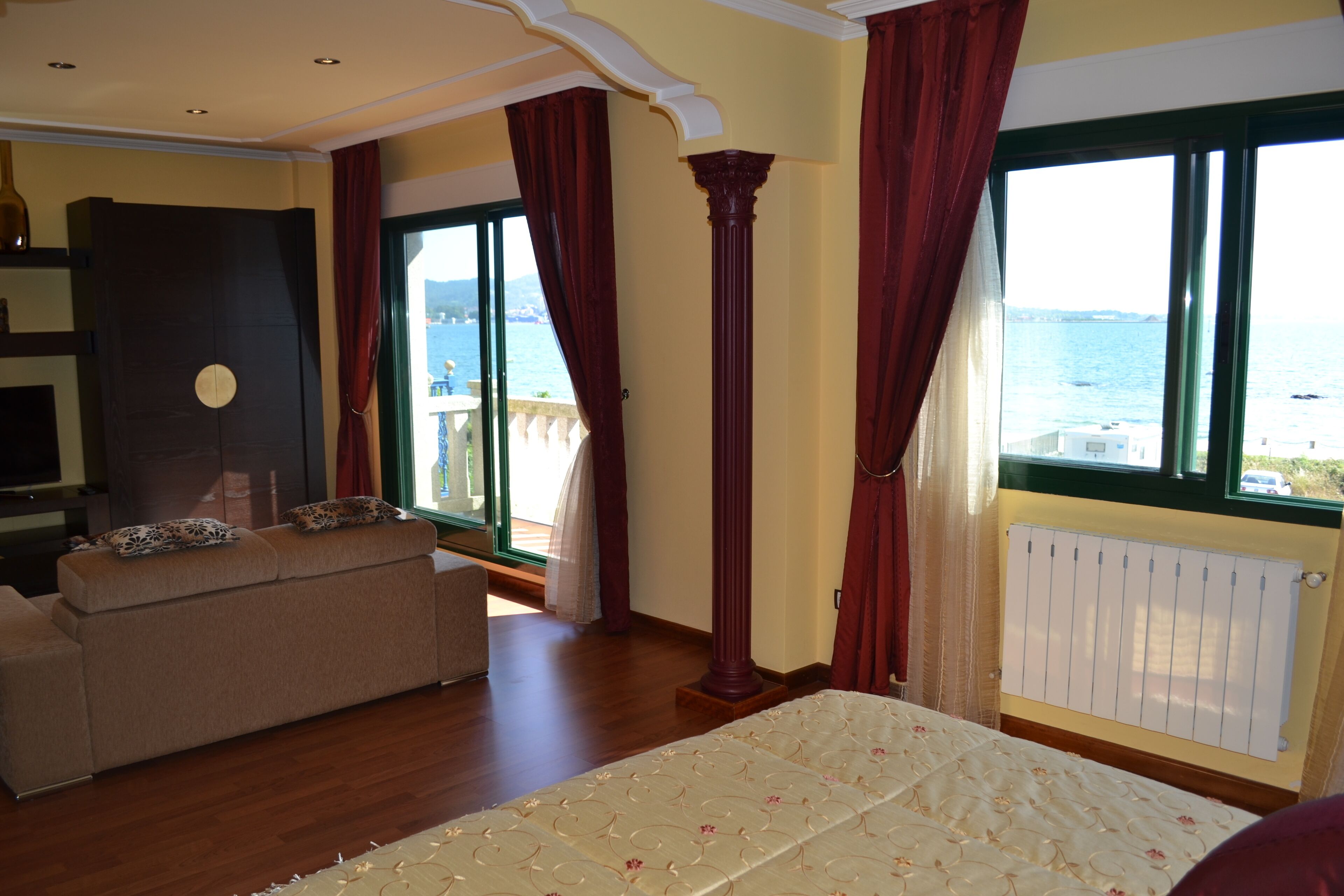 3 slaapkamers, een strijkplank/strijkijzer, wifi, beddengoed