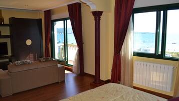 3 slaapkamers, een strijkplank/strijkijzer, wifi, beddengoed