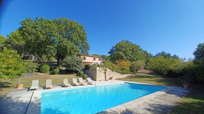 Outdoor pool - Charming house with swimming pool, vast 2H wooded park in the heart of the Luberon.  (Lourmarin)