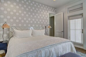 5 bedrooms, iron/ironing board, Internet, bed sheets