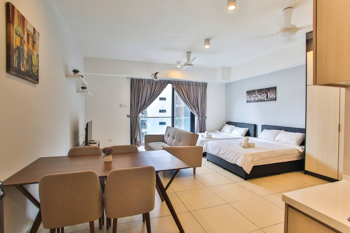 Deluxe Studio | In-room dining