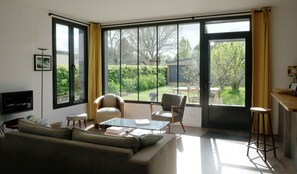 TV, books - Single storey house 500 meters from the Godelins beach (Étables-sur-Mer)