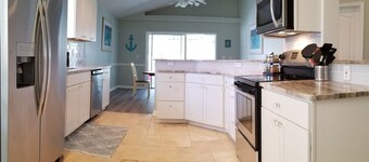 Seahorse - Beautiful Beach House with Private Pool & Heated Spa!