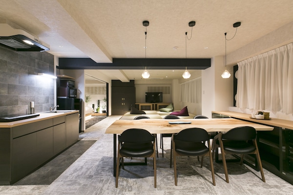 Zimmersafe, Verdunkelungsvorhänge, kostenlose Babybetten