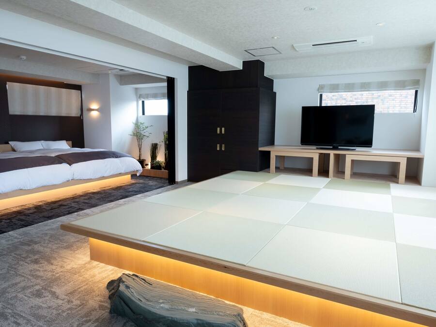 Premium Suite, Up to 5 Adults, Non Smoking | In-room safe, blackout drapes, free cribs/infant beds, free WiFi